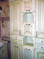 Fürdőszoba szekrény antikolt vanilia ajtókkal